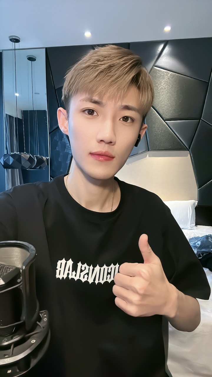 李辰轩•每晚八点的快手直播